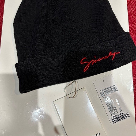 GIVENCHY UNISEX SCRIPT LOGO WOOL BEANIE BLACK RED - Picture 8 of 11